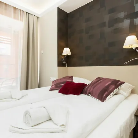 Stunning 2 Bedroom Apartment & Motlawa River View In Gdansk By Noclegi Renters Zewnętrze zdjęcie