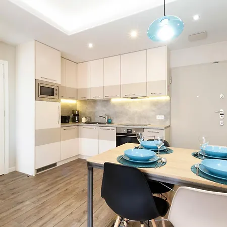 Stunning 2 Bedroom Apartment & Motlawa River View In Gdansk By Noclegi Renters Zewnętrze zdjęcie