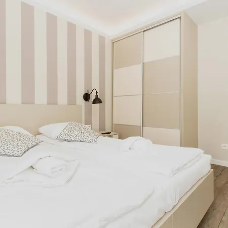 Stunning 2 Bedroom Apartment & Motlawa River View In Gdansk By Noclegi Renters Zewnętrze zdjęcie